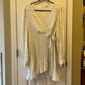 White w/ Tan Flowers Altered State spring Ruffled Dress. Wore once.